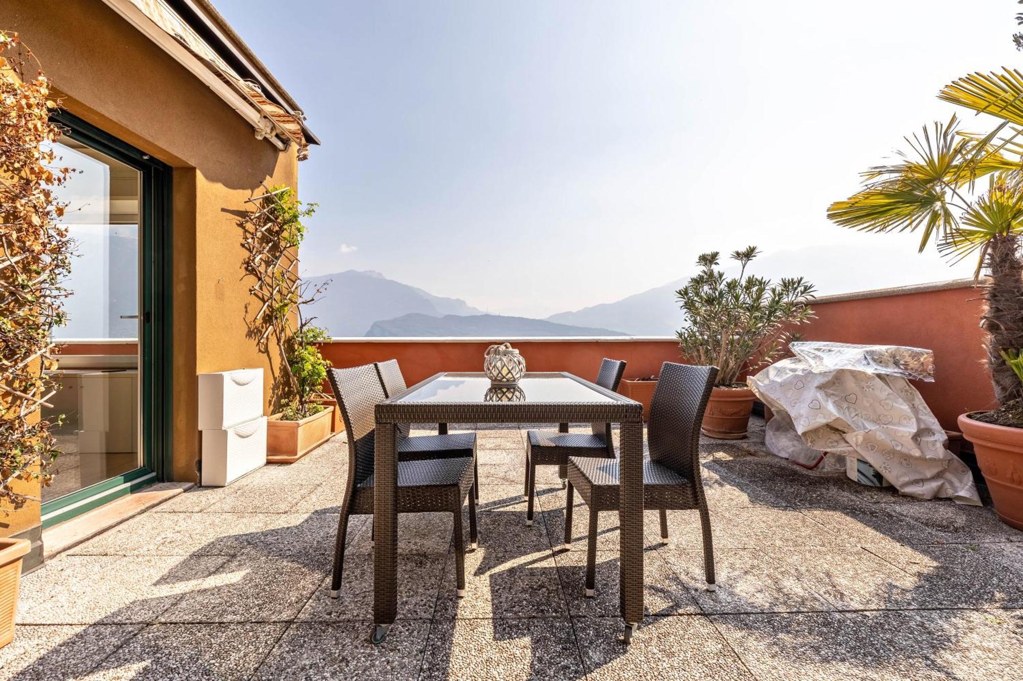 Casa Sara With Swimming Pool Apartment Riva del Garda Exterior photo