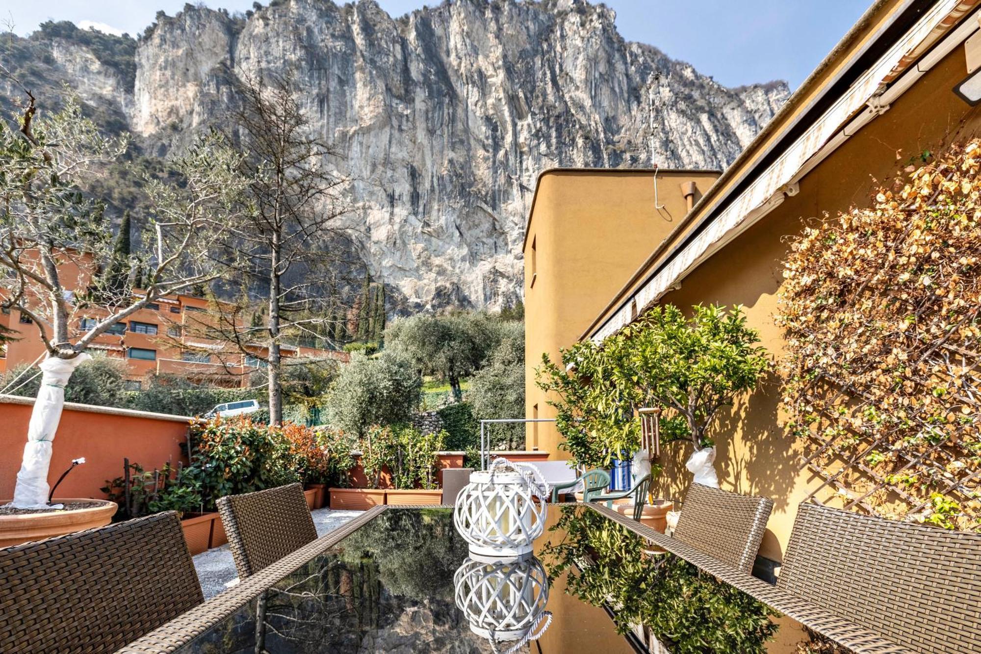 Casa Sara With Swimming Pool Apartment Riva del Garda Exterior photo