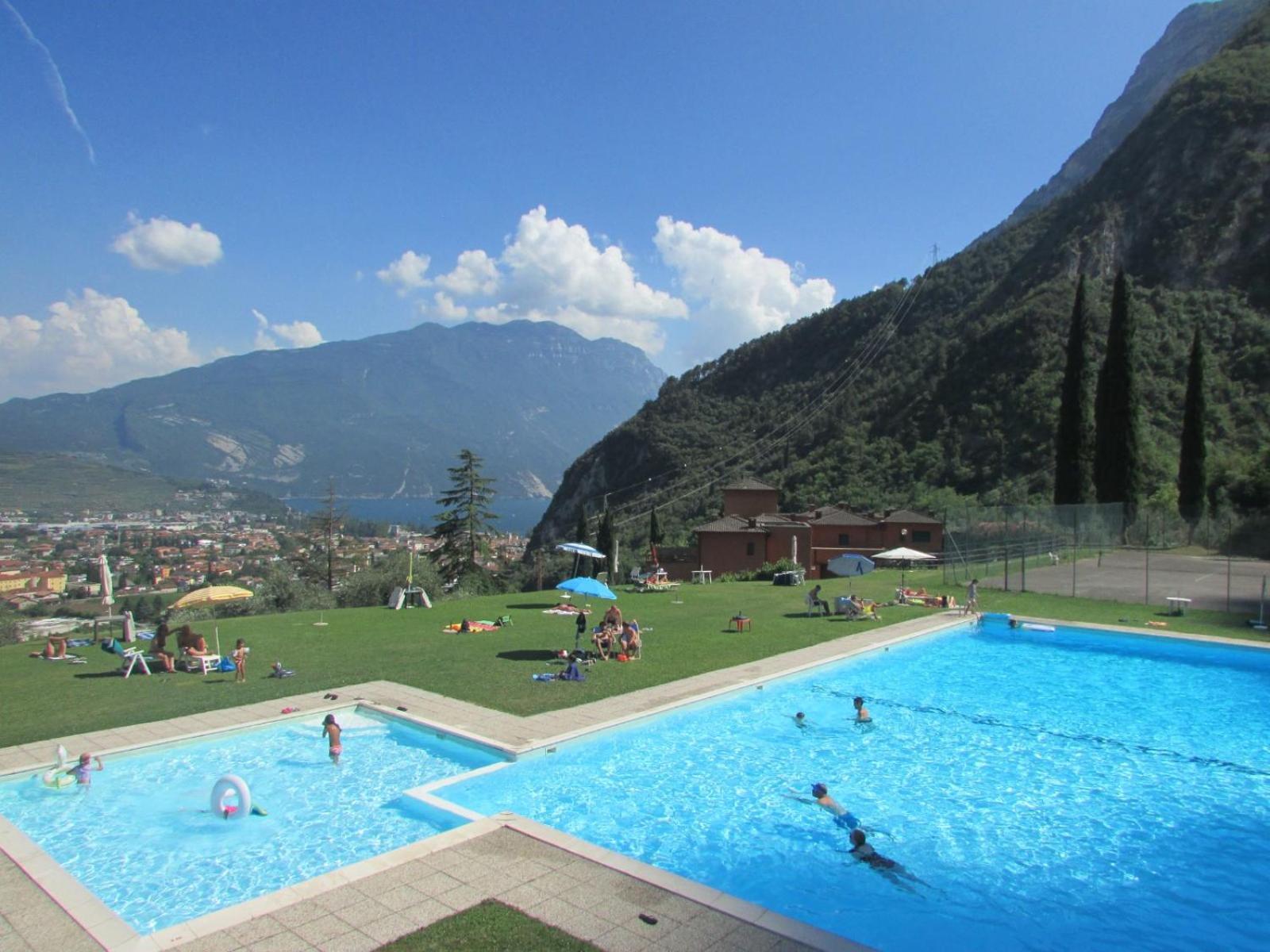 Casa Sara With Swimming Pool Apartment Riva del Garda Exterior photo